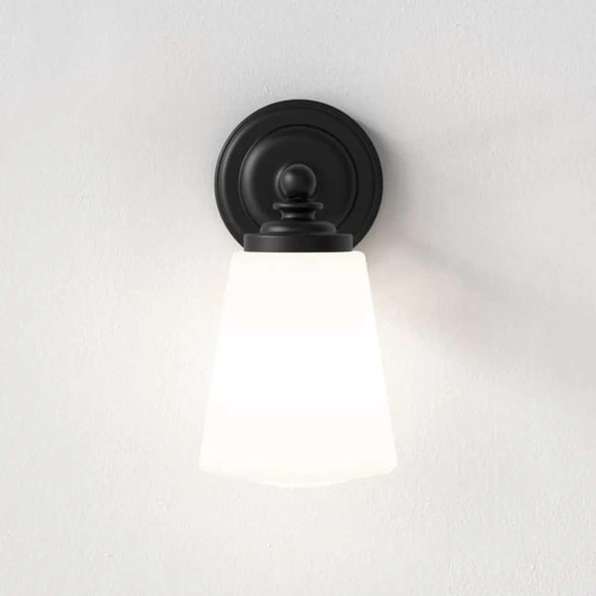 Anton vegglampe for baderom IP44