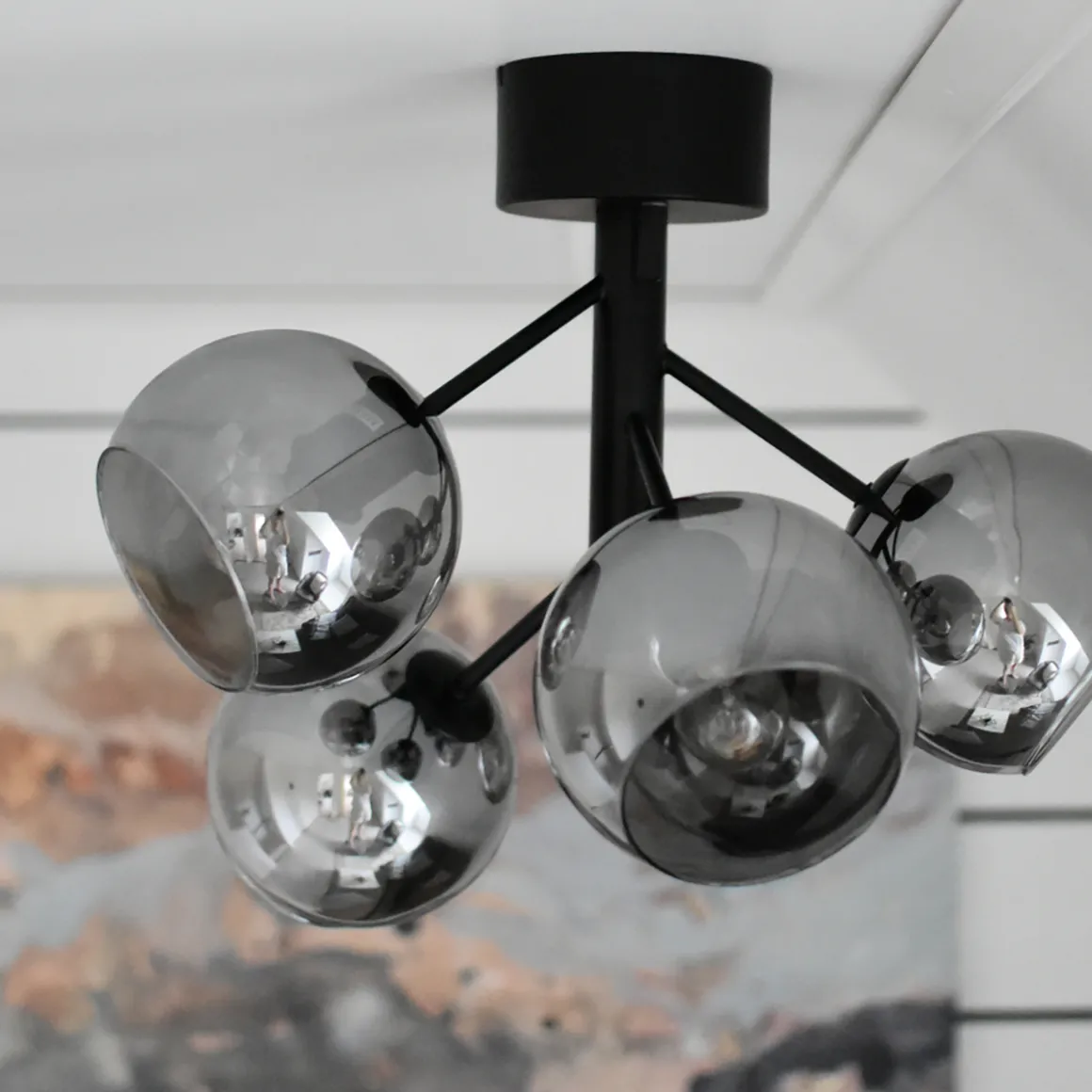 Atom taklampe - Svart/Røykfarget