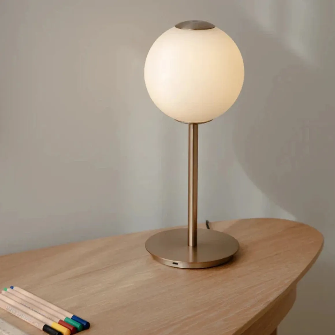 Audrey bordlampe med USB-C