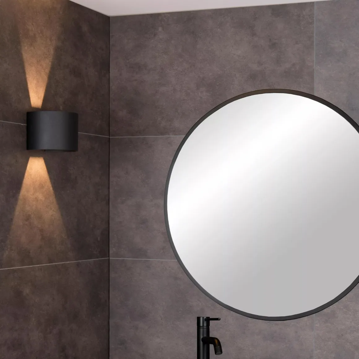 Axi round vegglampe opp/ned baderom IP54 6 watt 2700 Kelvin - Svart