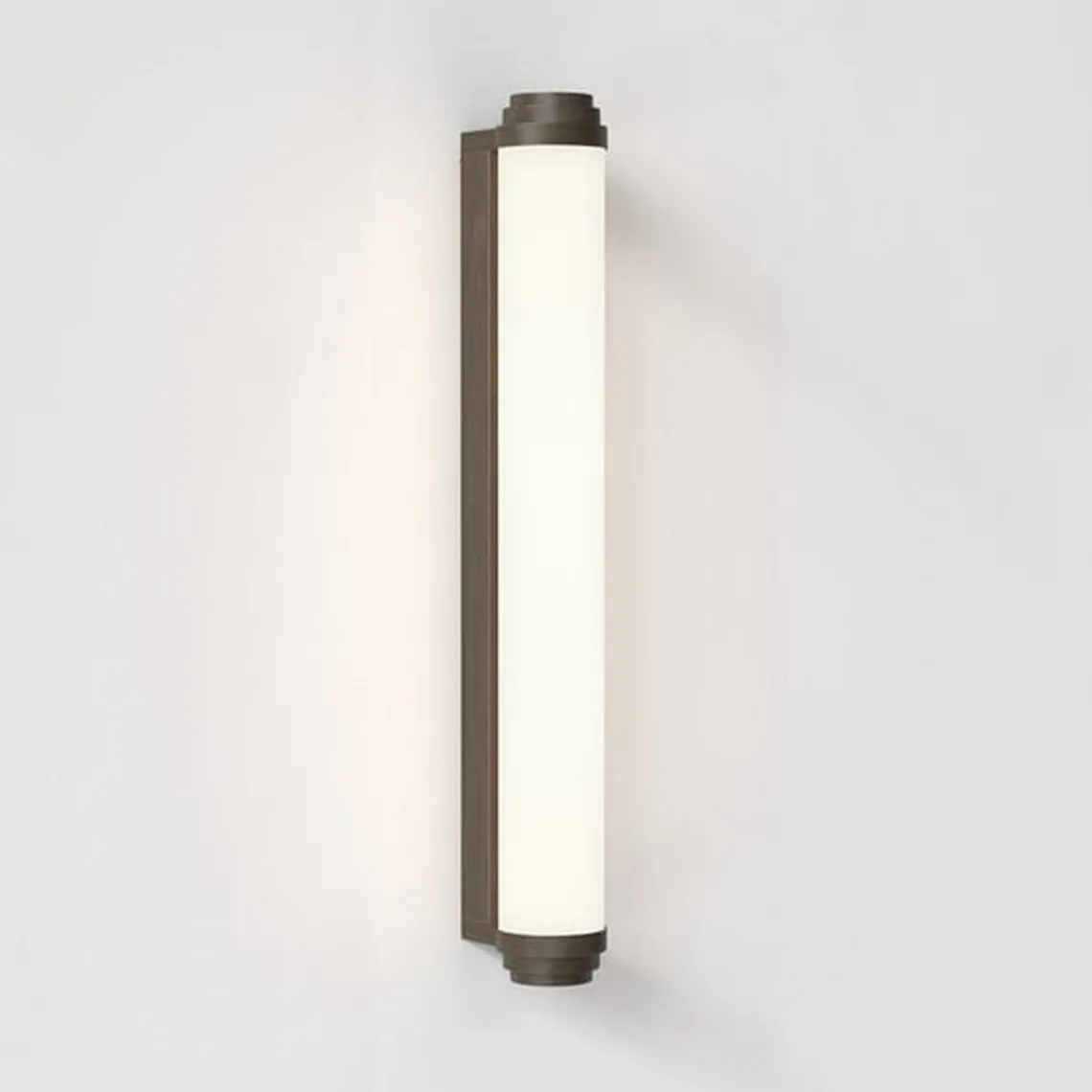Burlington 600 vegglampe for baderom 14,3W 2700 Kelvin IP44
