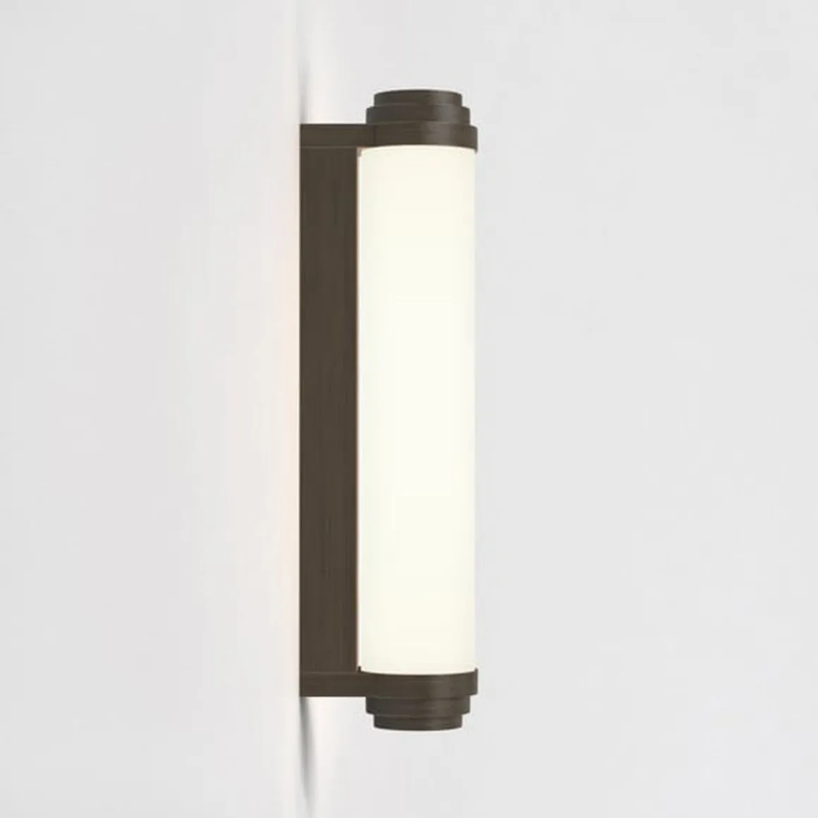 Burlington 400 vegglampe for baderom 9,8W 2700 Kelvin IP44