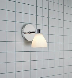 Cassis vegglampe IP44 - Krom/opalhvit - Krom / Opal