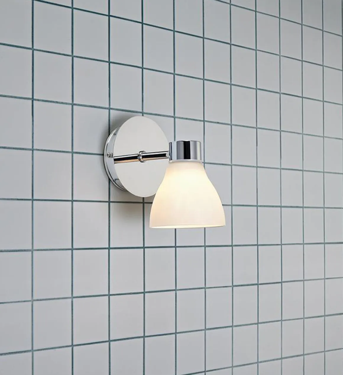 Cassis vegglampe IP44 - Krom/opalhvit - Krom / Opal