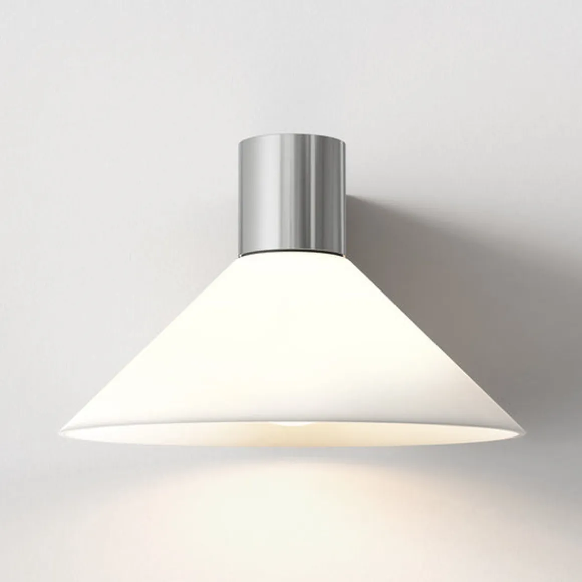 Conic vegglampe IP44