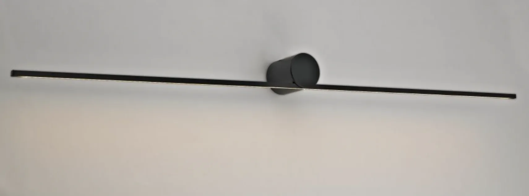 Eros 600 vegglampe ned IP44 dimbar - Svart