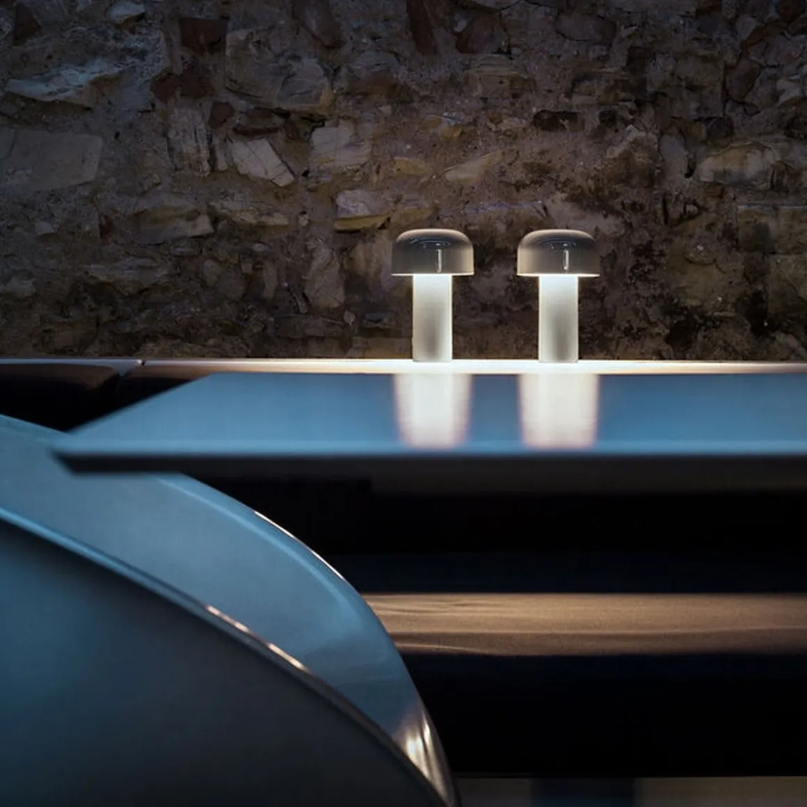 Flos Bellhop oppladbar bordlampe