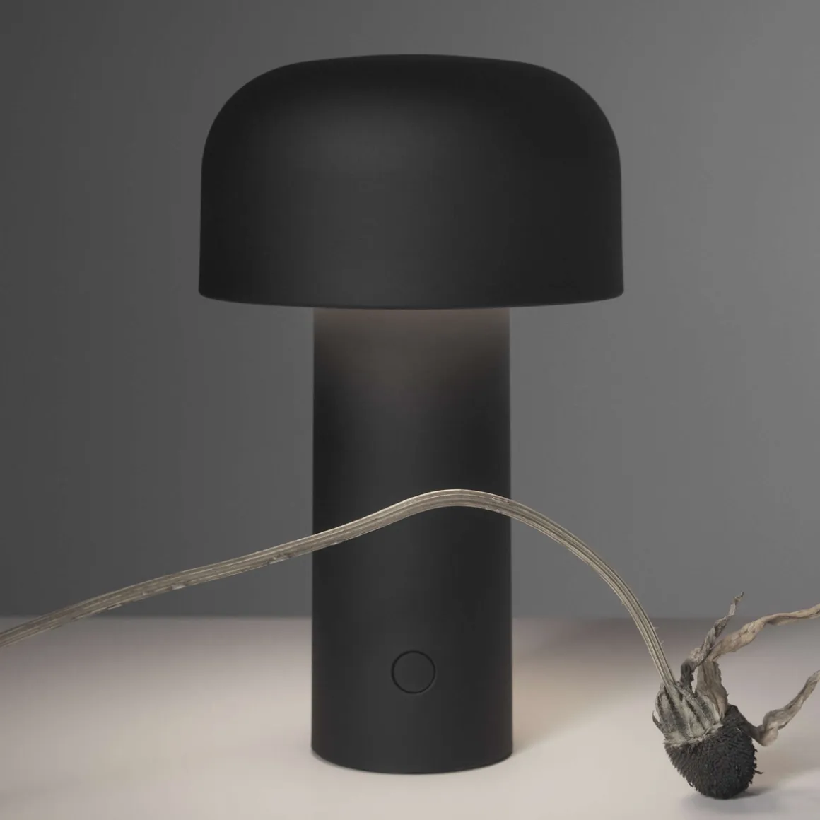 Flos Bellhop oppladbar bordlampe