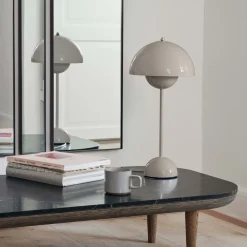 Flowerpot VP3 bordlampe
