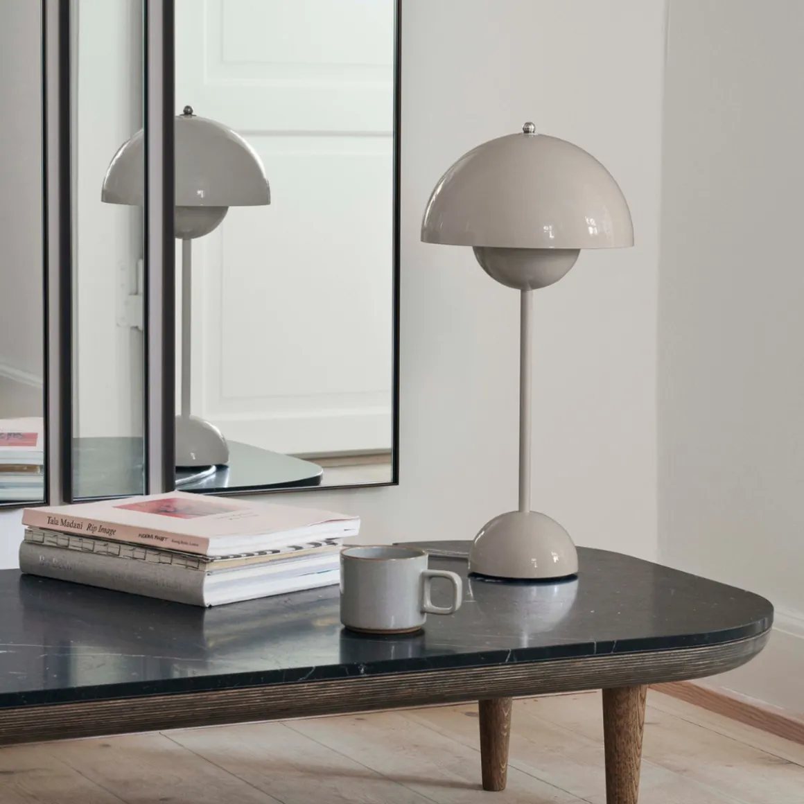 Flowerpot VP3 bordlampe