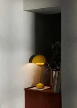 Flowerpot VP3 bordlampe