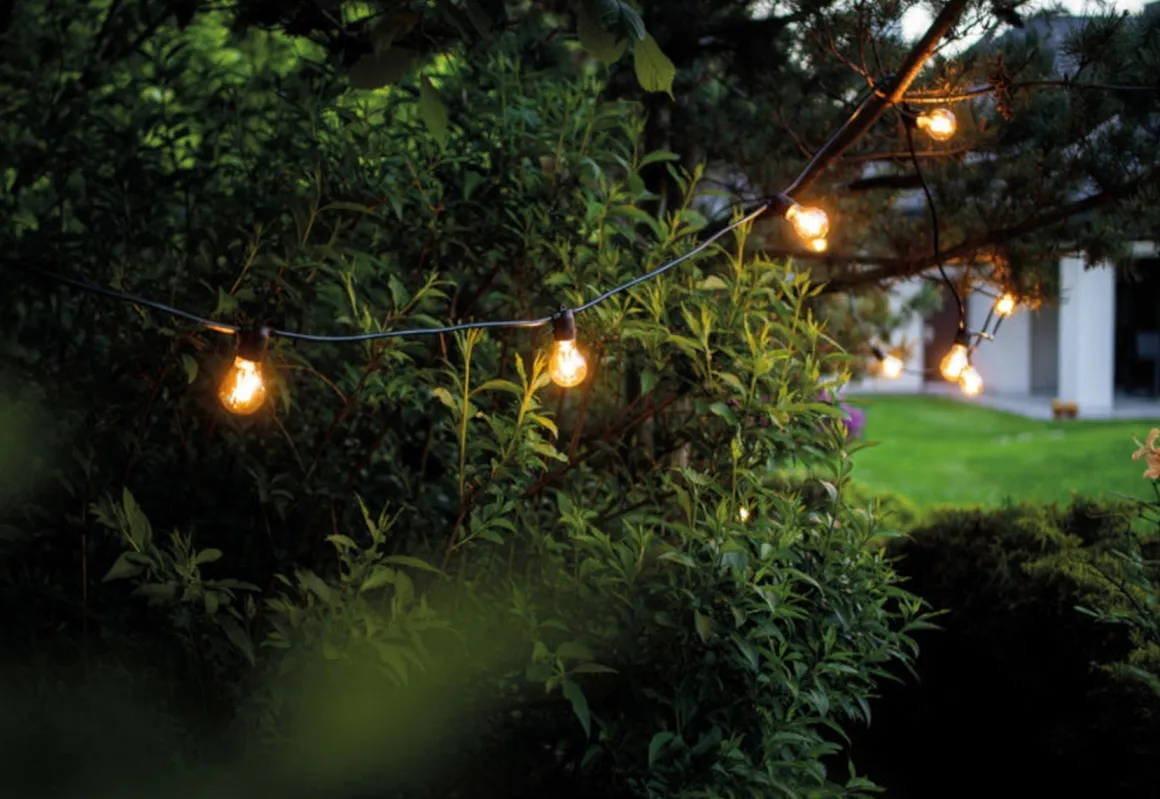 Garden Garland utendørs lysslynge 6 meter 10 lys IP65 startsett - Svart
