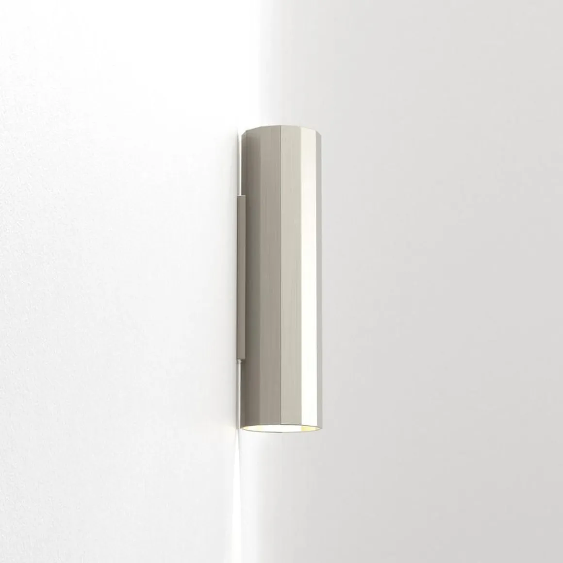 Hashira 300 vegglampe opp/ned
