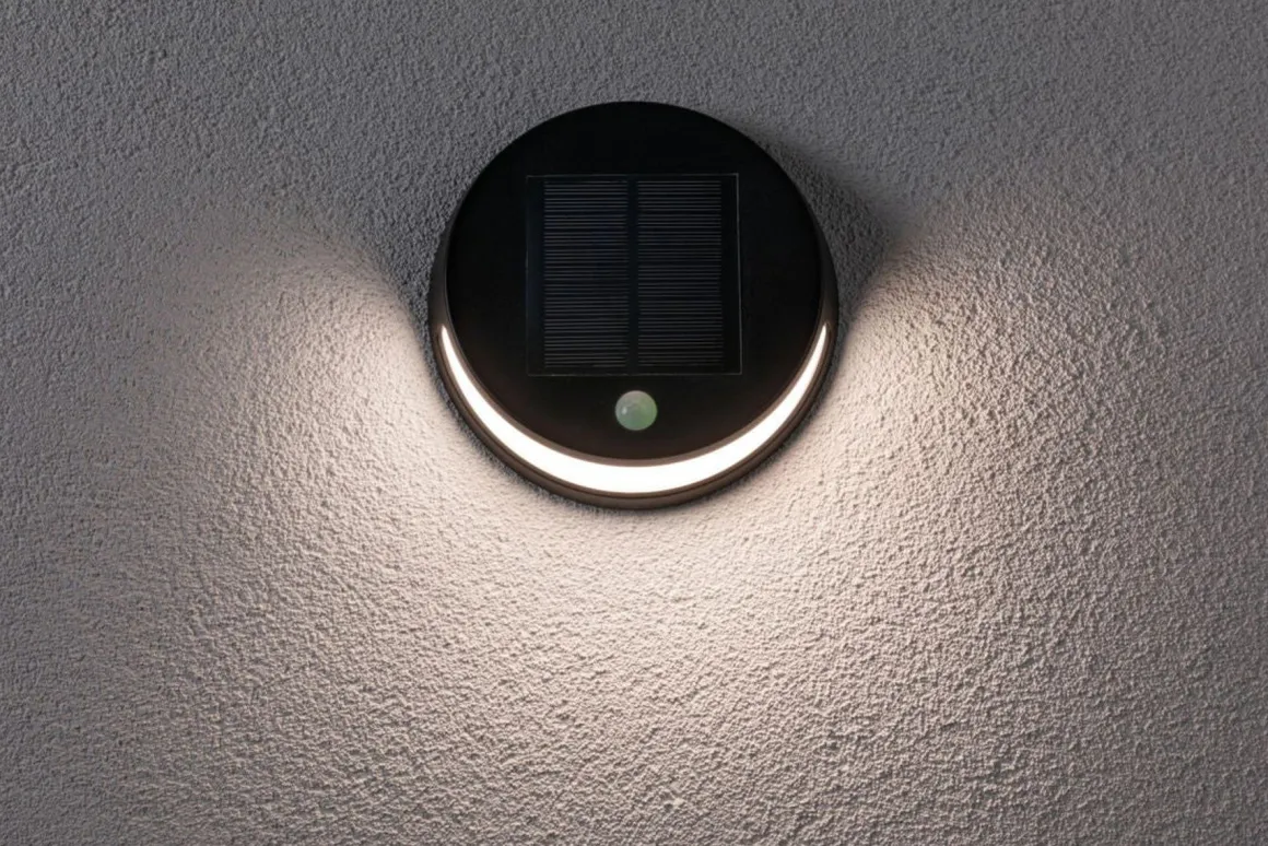 Helena vegglampe utendørs 3W 3000 Kelvin m/bevegelses sensor - Solcelle