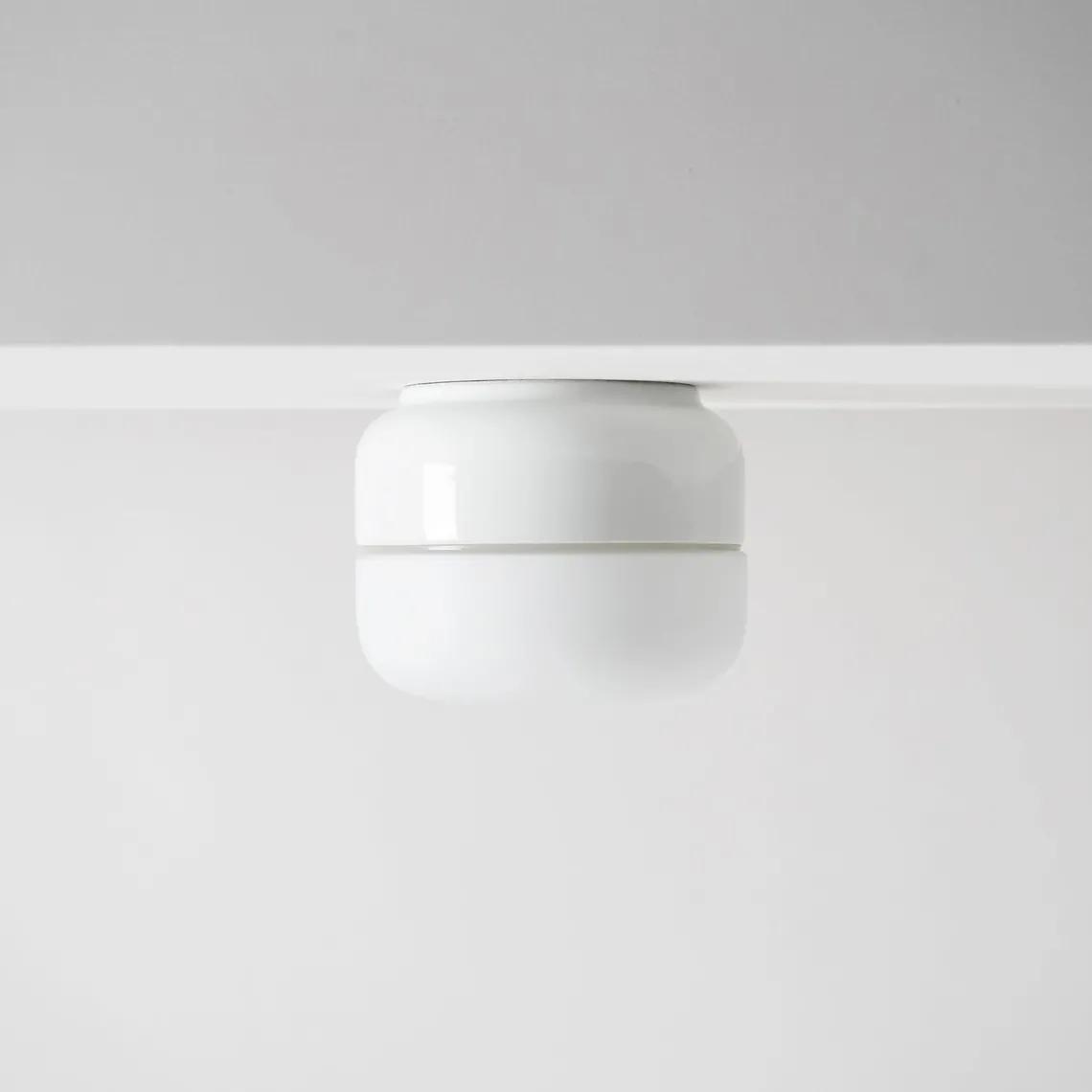 Ifø Ohm 140/115 tak/vegg 10W led dimbar IP44 - 2700K - Hvit/Opal glass