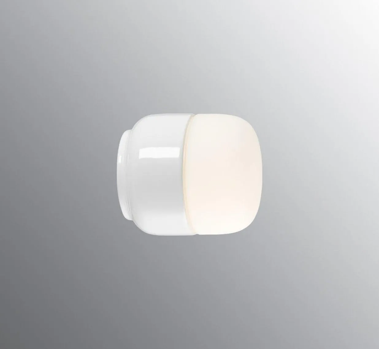 Ifø Ohm 100 / 110 vegg/tak lampe IP44