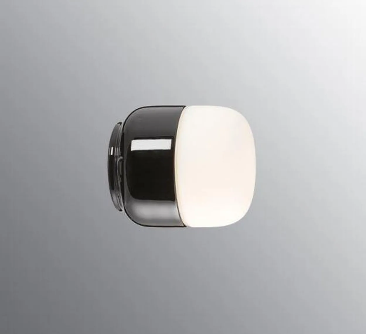 Ifø Ohm 100 / 110 vegg/tak lampe IP44