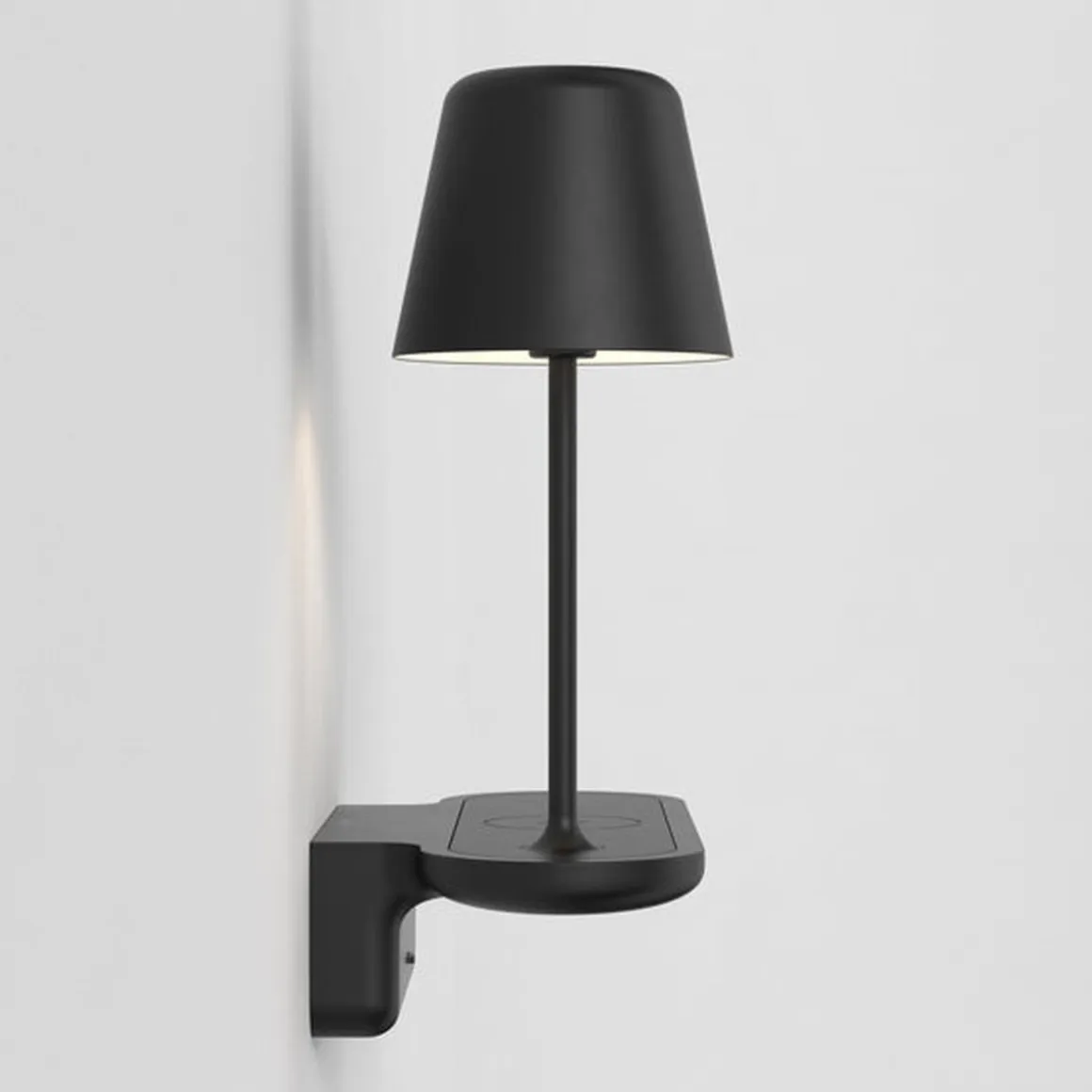 Ito vegglampe med trådløs lader og USB
