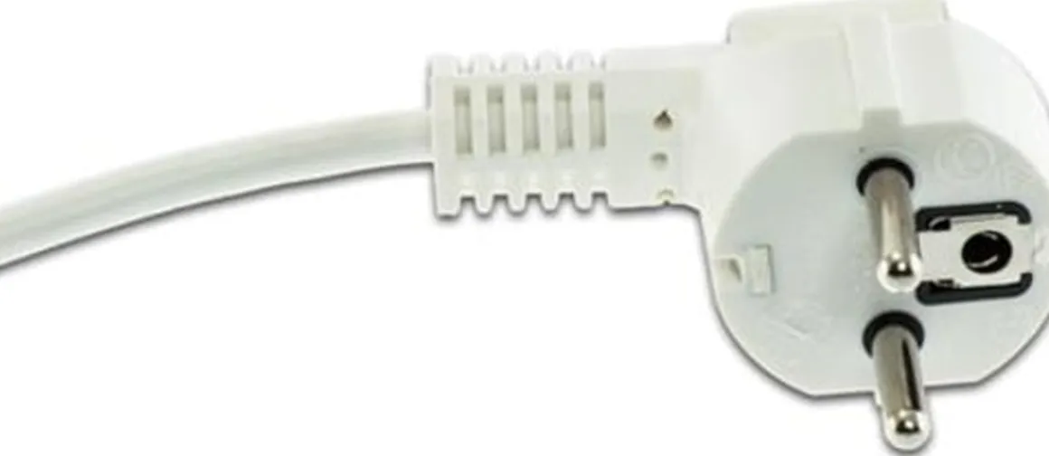 Ledning med vinklet plugg 2 meter 3x0,75 mm jordet - Hvit
