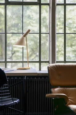 Louis Poulsen AJ bordlampe
