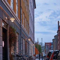 Louis Poulsen Albertslund utendørs vegglampe kort