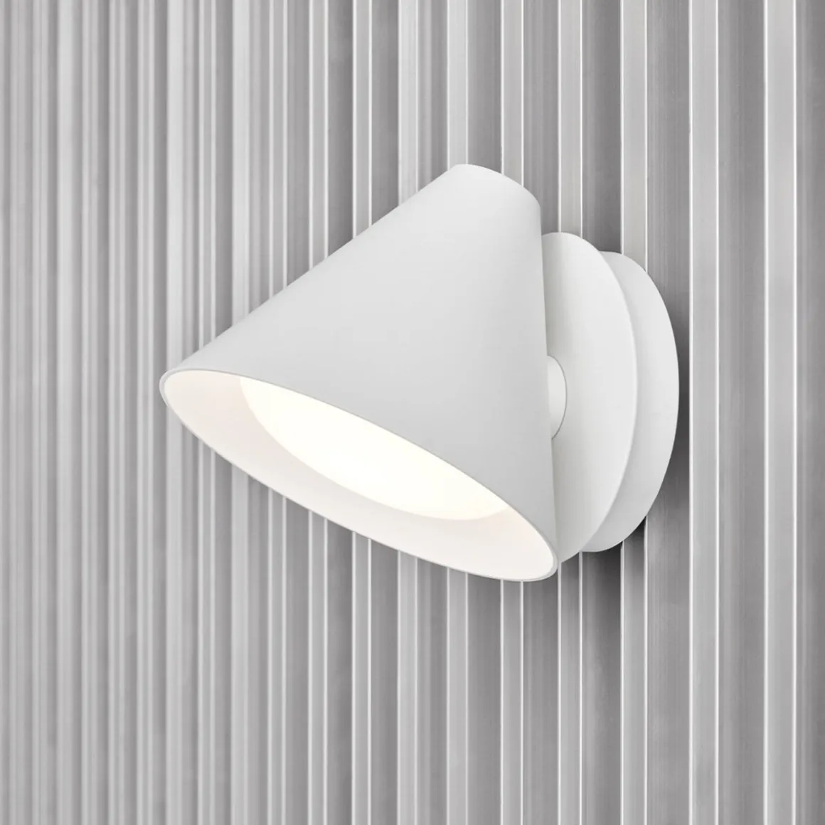Louis Poulsen Keglen vegglampe