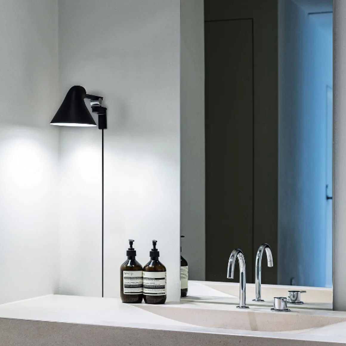 Louis Poulsen NJP kort vegglampe