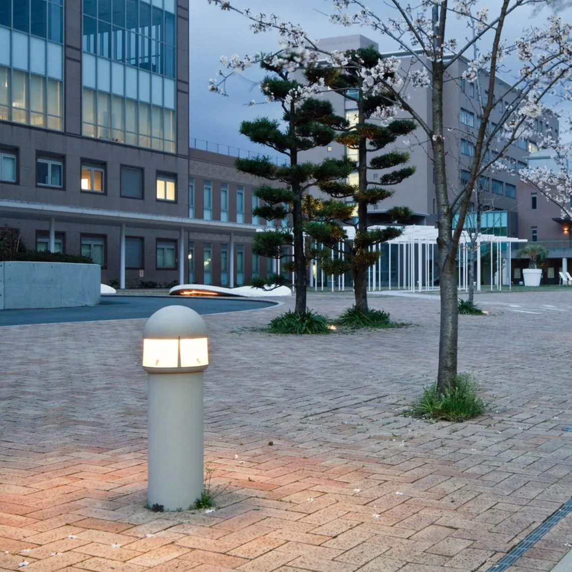 Louis Poulsen Waterfront Pullert mast for nedgraving