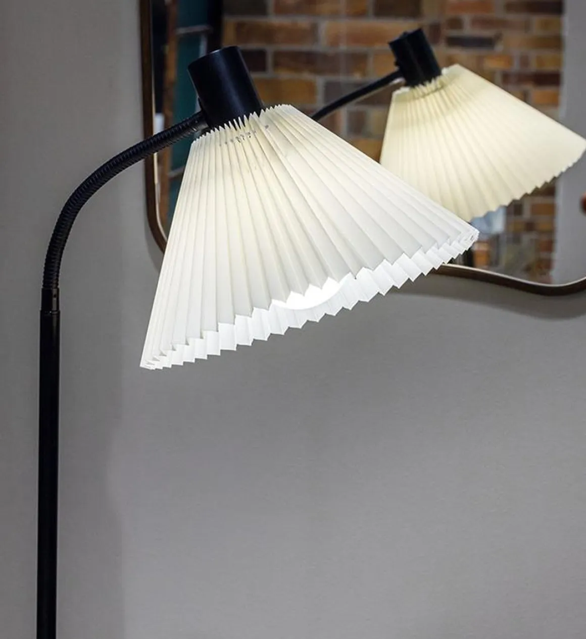 Mira gulvlampe 145 cm - Svart/Offwhite - Svart / Hvit