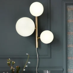 Molekyl vegglampe