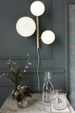 Molekyl vegglampe