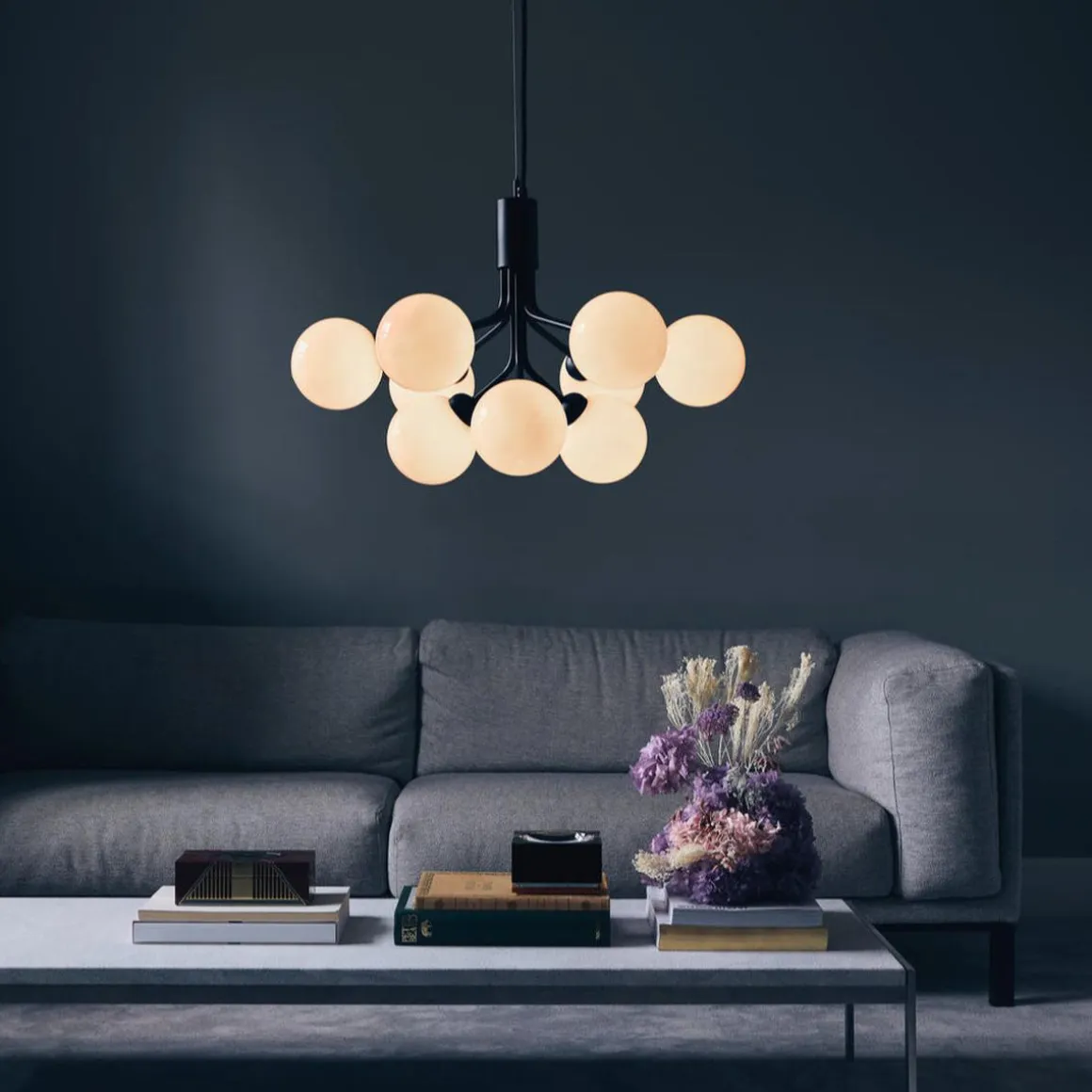 Nuura Apiales 9 satin svart/opal