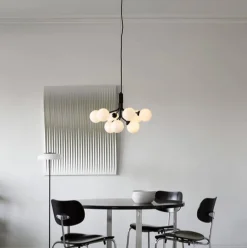 Nuura Apiales 9 satin svart/opal