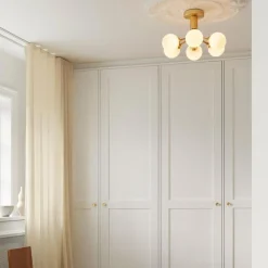 Nuura Apiales 6 taklampe børstet messing / opal glass