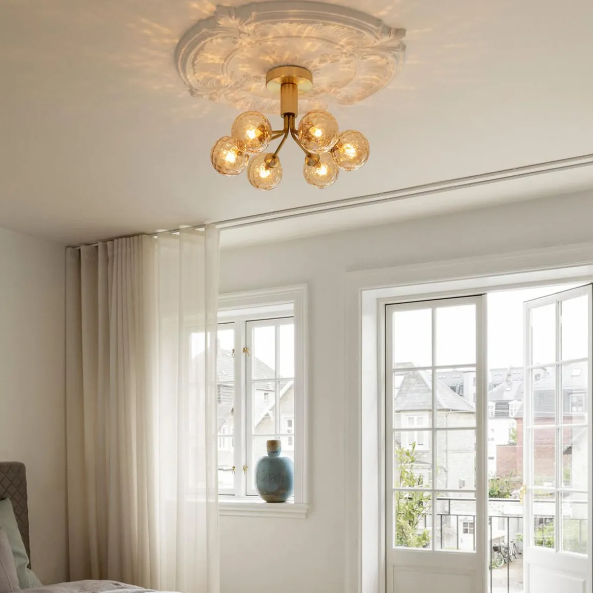 Nuura Apiales 6 taklampe børstet messing / optic gold glass