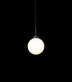 Nuura Apiales 1 taklampe - Satin svart/ opal