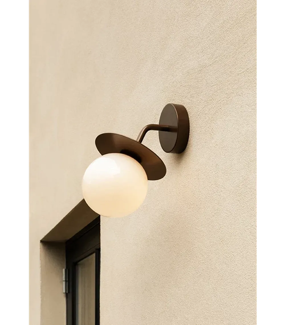 Nuura Liila utendørslampe - bronse/opal