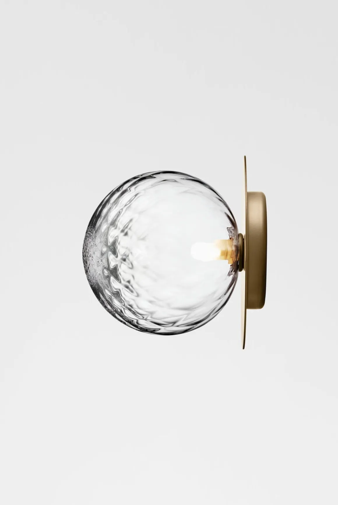 Nuura Liila 1 vegglampe/taklampe - large - nordic gold / optikk