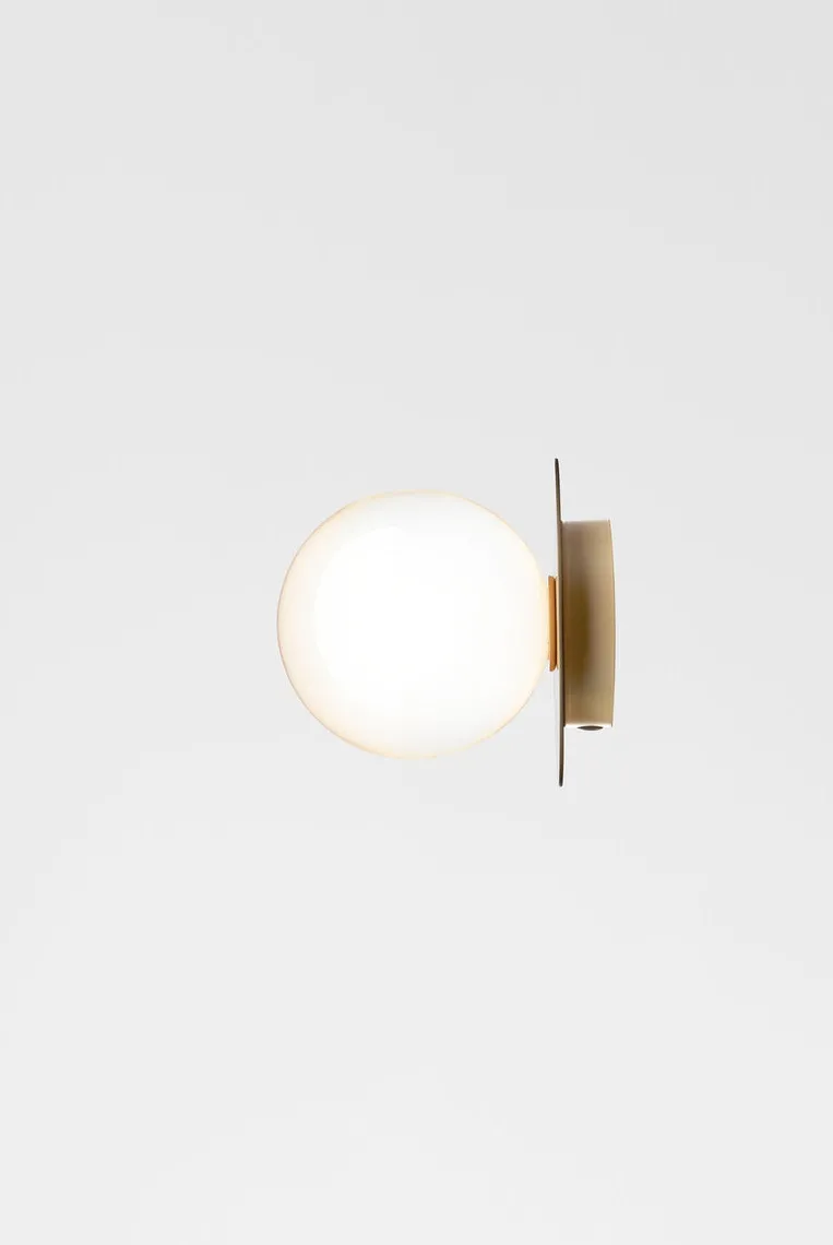 Nuura Liila 1 vegglampe/taklampe - medium - nordic gold / opal