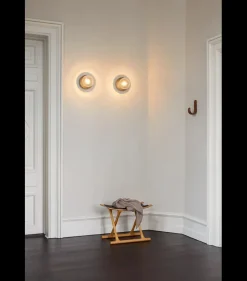 Nuura Liila 1 vegglampe/taklampe - medium - svart / optic