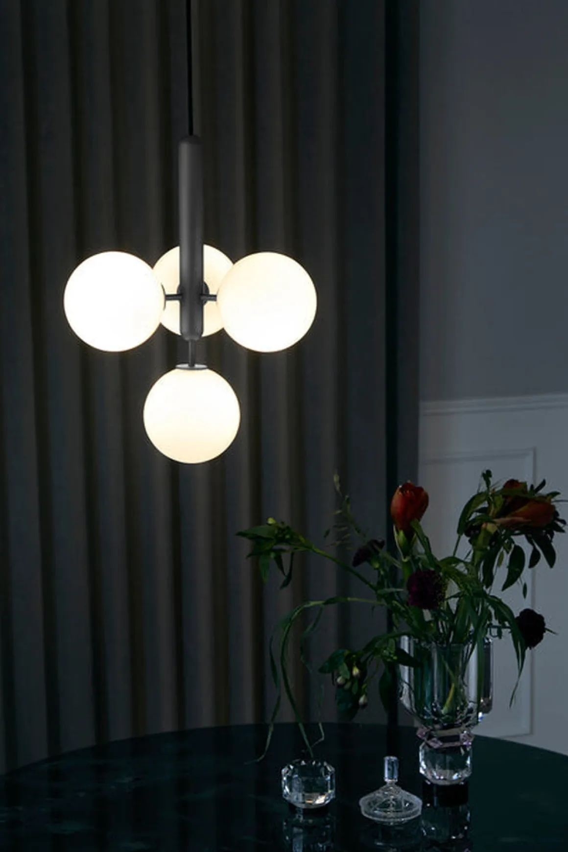 Nuura Miira 4 svart/opal
