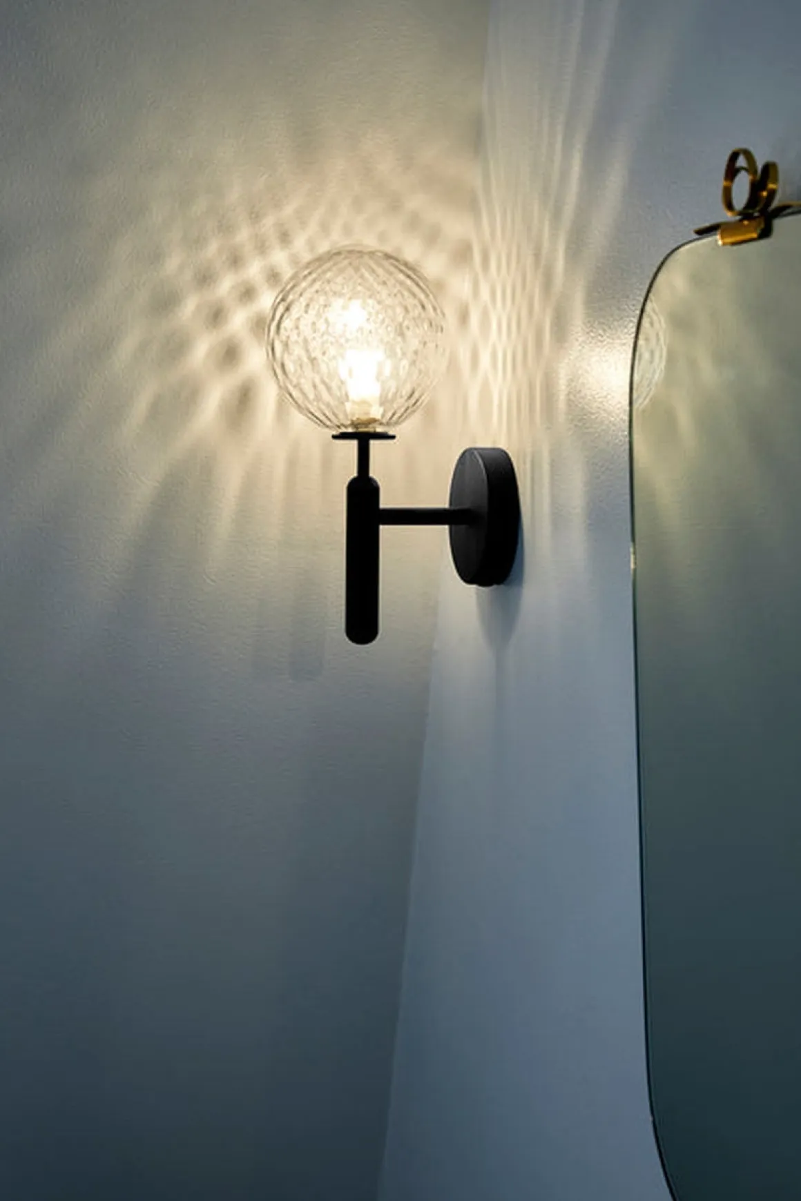 Nuura Miira vegglampe svart / optikk