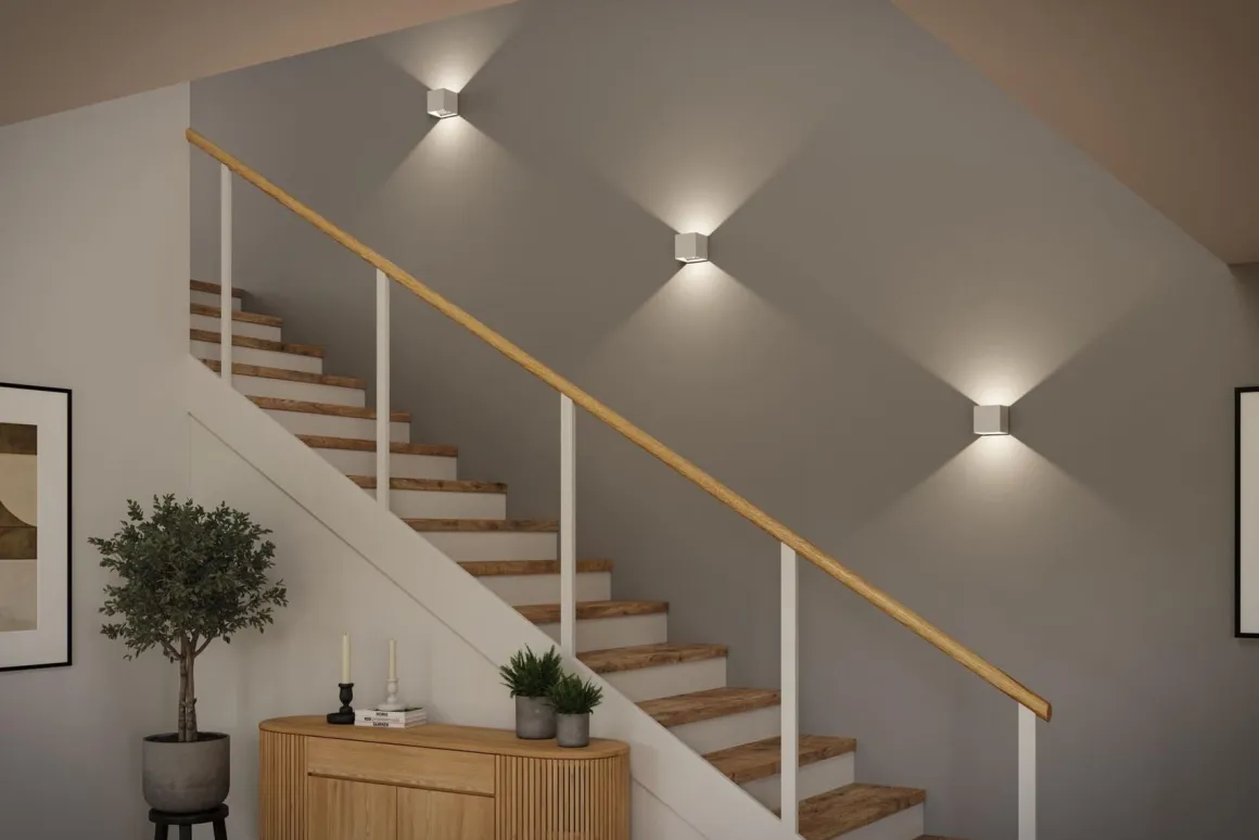 Nyara oppladbar vegglampe opp/ned lys med sensor