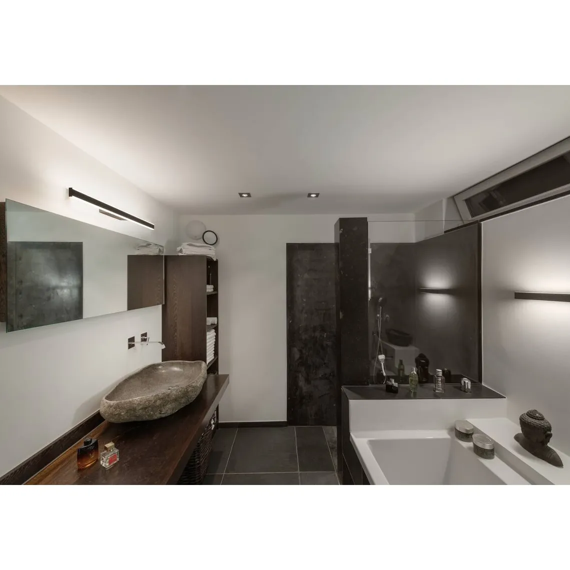 One Linear vegglampe opp/ned lys 70,5 cm 20W 2700/3000 Kelvin IP44 - Dimbar