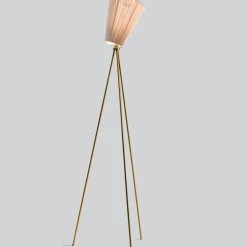 Oslo Wood gulvlampe gull med skjerm