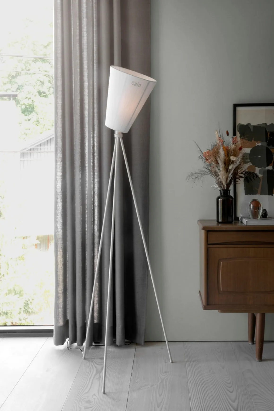 Oslo Wood gulvlampe hvit med skjerm