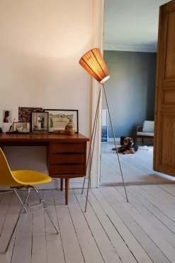 Oslo Wood gulvlampe stål med skjerm