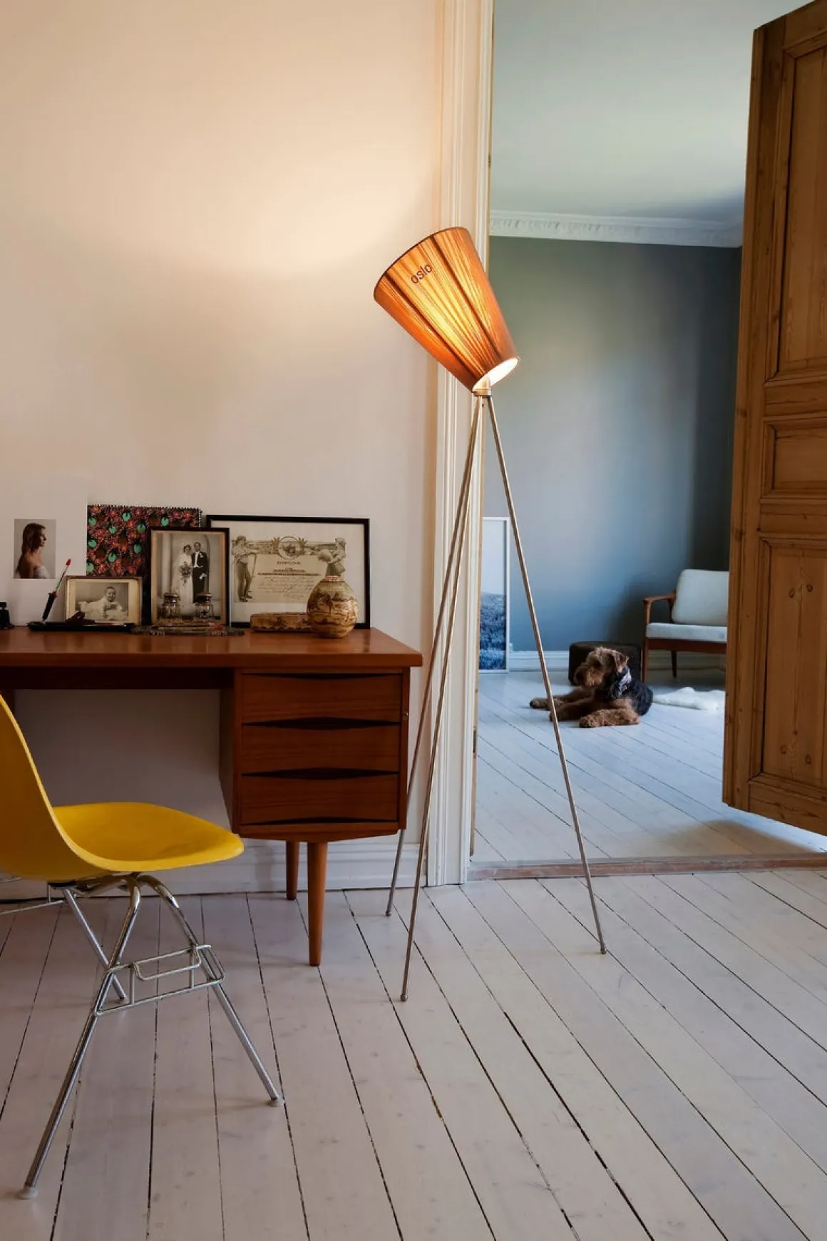Oslo Wood gulvlampe stål med skjerm