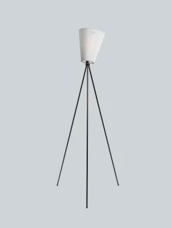 Oslo Wood gulvlampe svart med skjerm