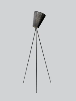 Oslo Wood gulvlampe svart med skjerm